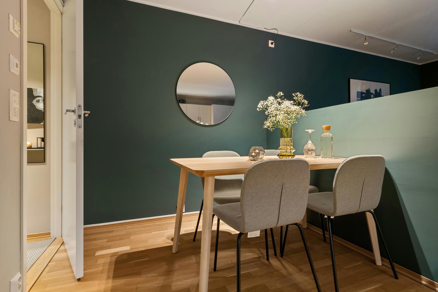 CA09A66FB2A7D307 houten tafel houten poten