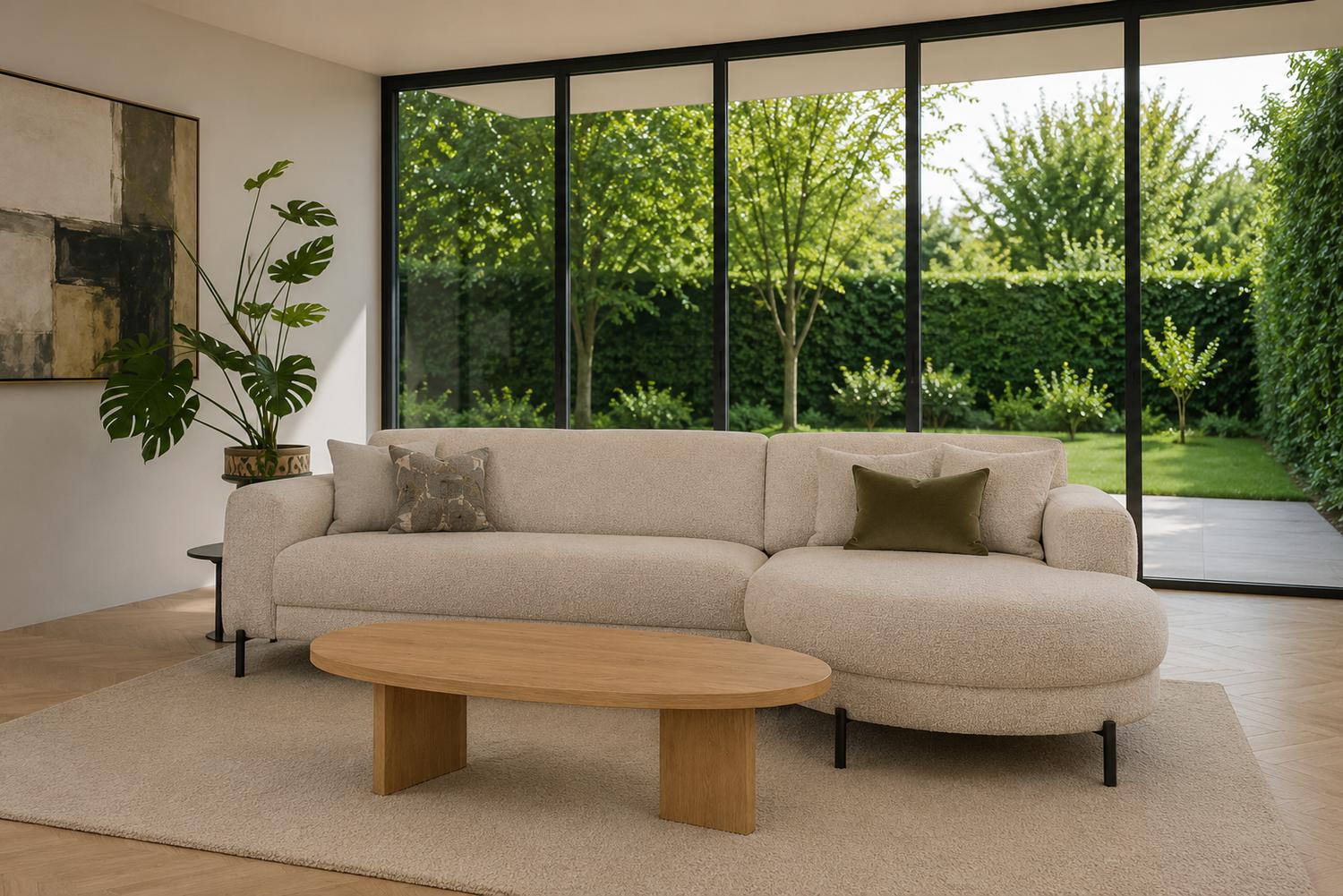 {"nl-NL":"Ovale massief houten salontafel met brede houten poten voor een beige hoekbank"}